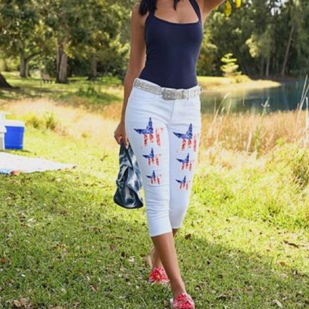 VENUS White Capri Pants with Blue and Red Star Design